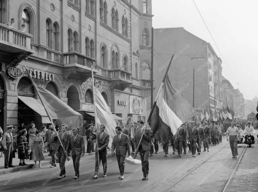 Külkapcsolat - Ifjúság - A VIT-re utazó fiatalok búcsúztatása