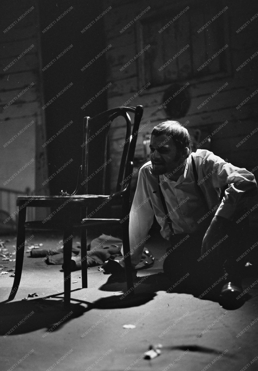 Kultúra -  Csehov: A három nővér című drámájának főpróbája a Vígszínházban