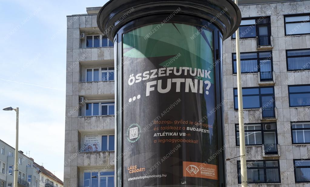 Reklám - Budapest - Sportolásra ösztönző plakát a fővárosi utcán