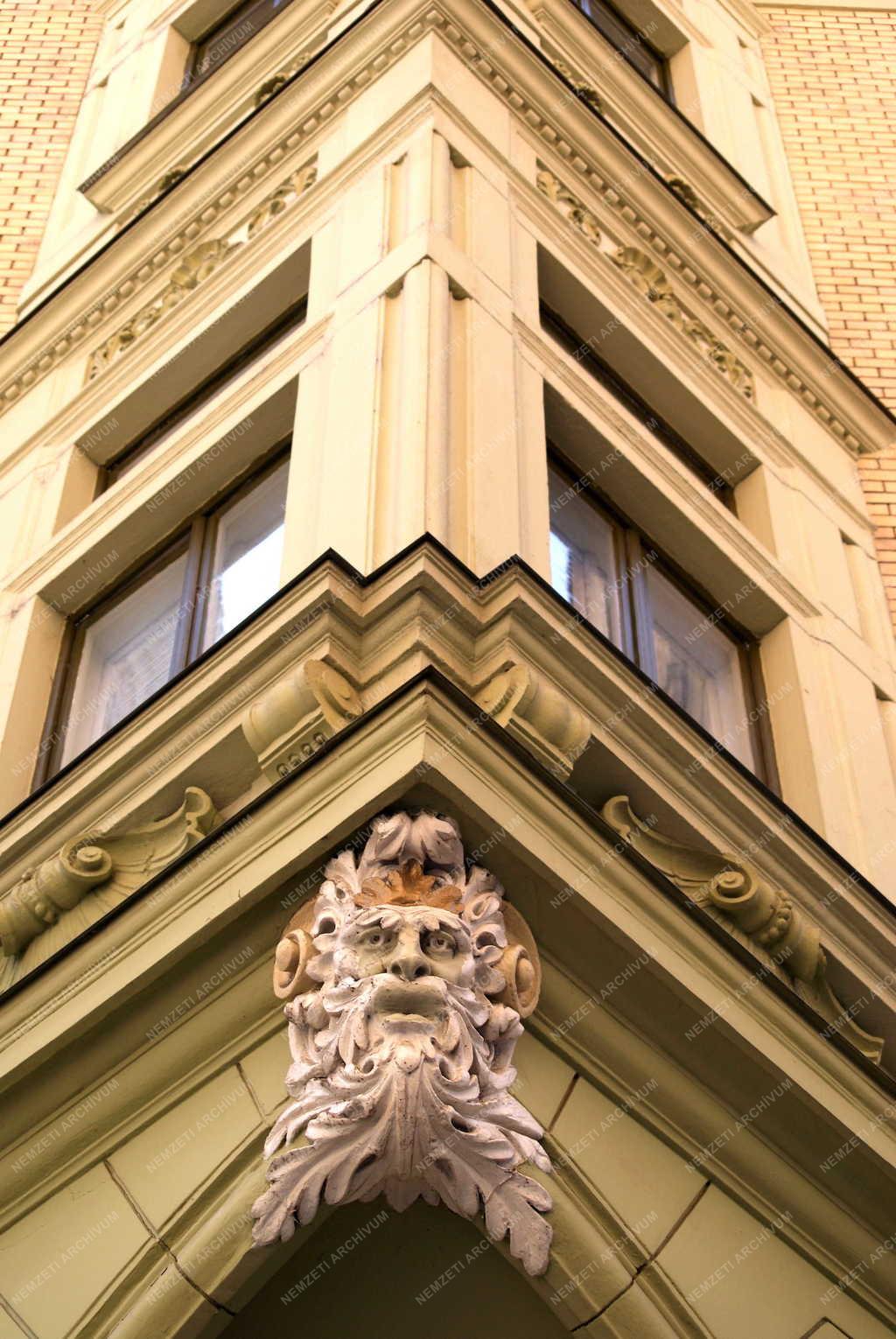 Műalkotás - Épületdísz