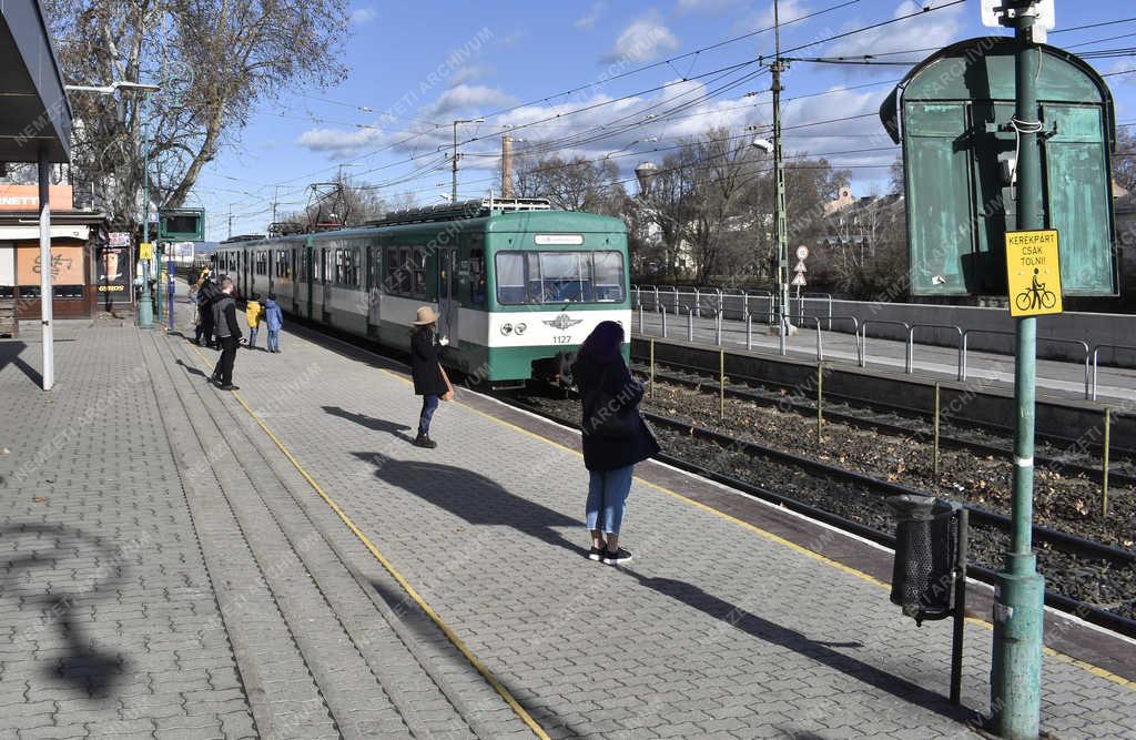 Közlekedés - Budapest - Óbuda - A HÉV Szentlélek téri megállója