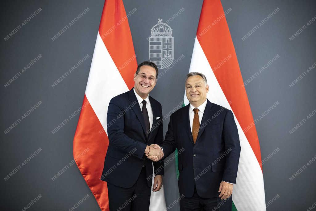 Orbán Viktor fogadta az osztrák alkancellárt a Karmelita kolostorban