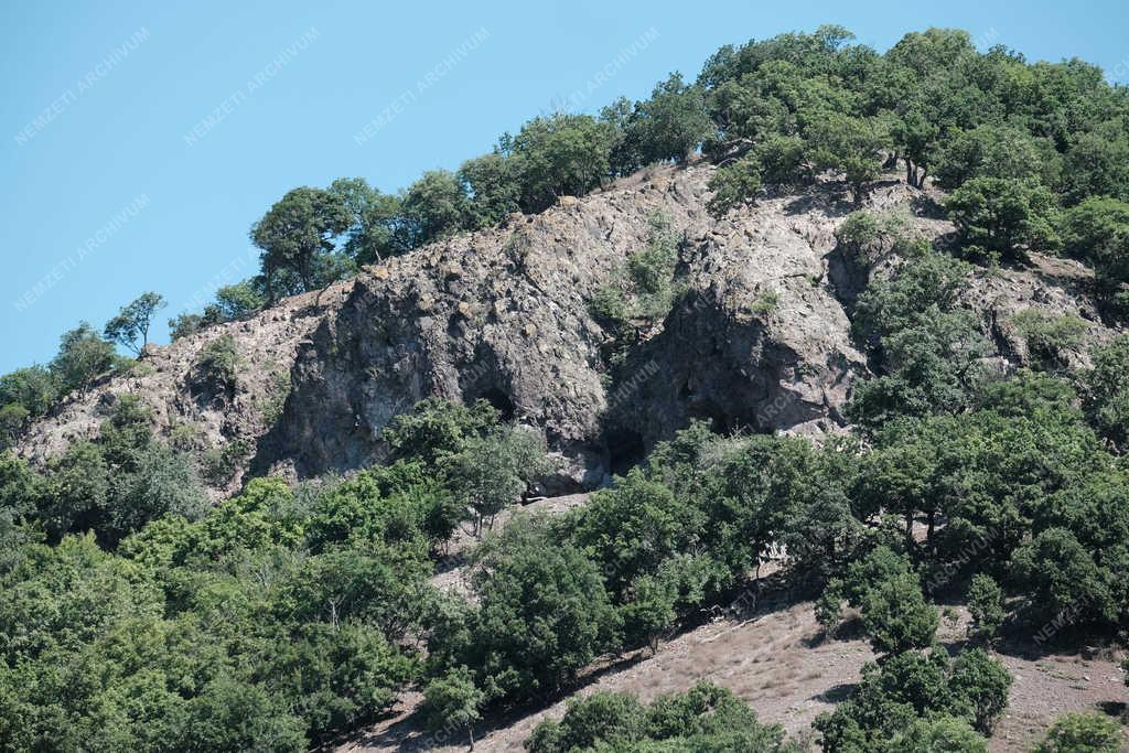 Közlekedés - Nagymaros - Lezárták a 12-es főútat Nagymaros és Zebegény között