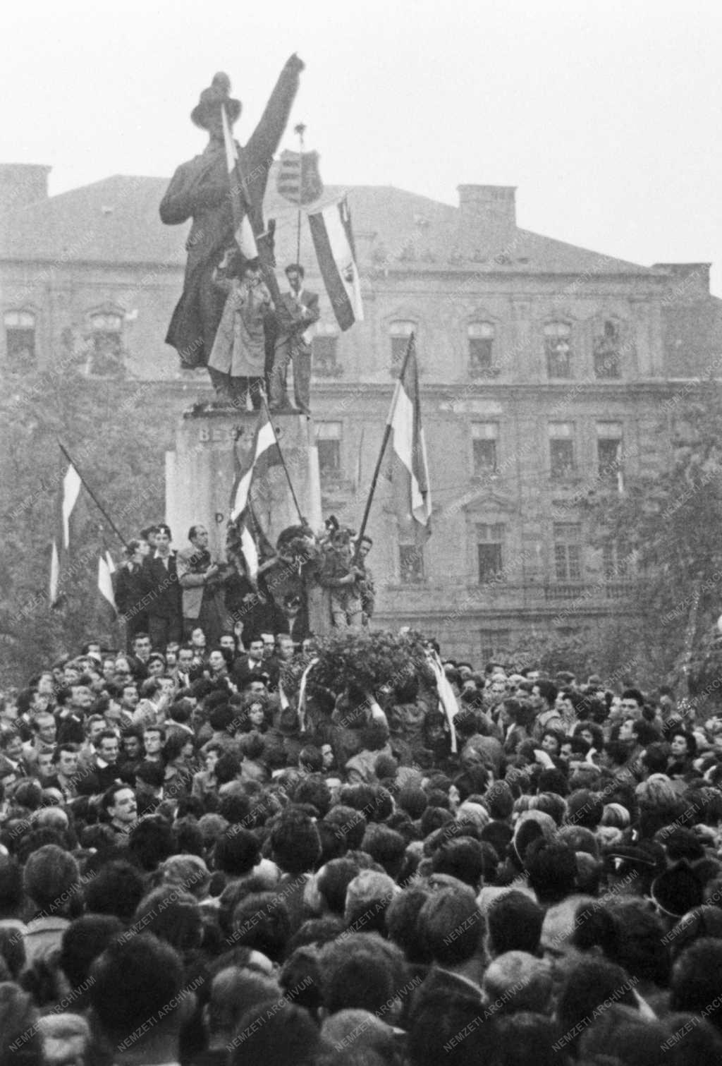 Belpolitika - 1956-os forradalom - Október 23-i tüntetés