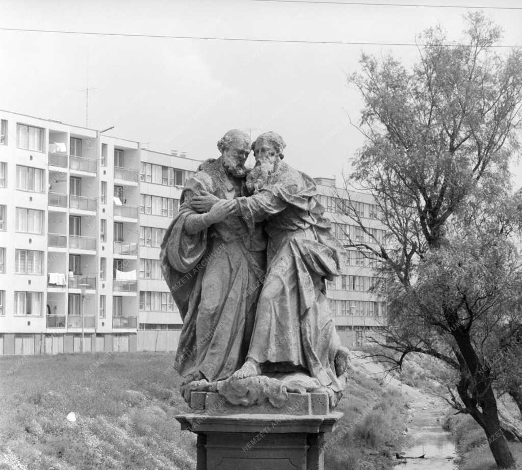 Városkép-életkép - Barokk szobrok a Gombás-patak hídján