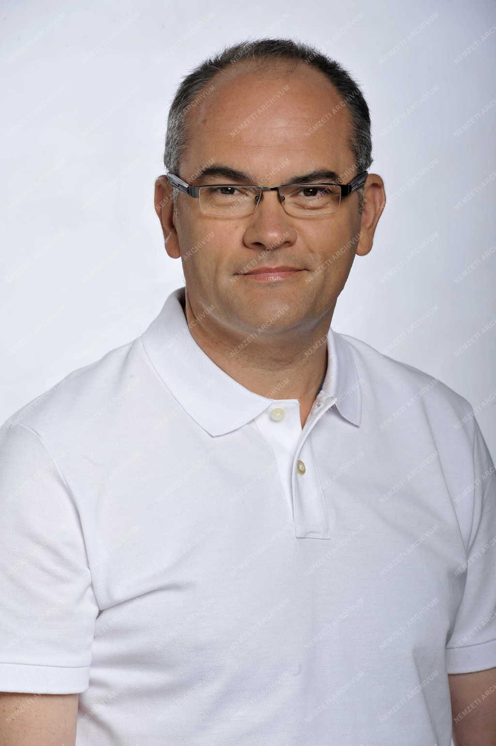 Sport - Televízió - Labdarúgó Eb - Gundel Takács Gábor kommentátor