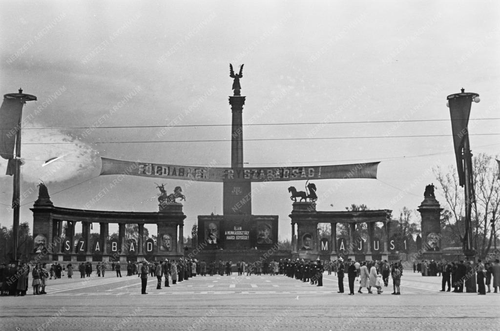 Ünnep - Az első szabad Május 1.