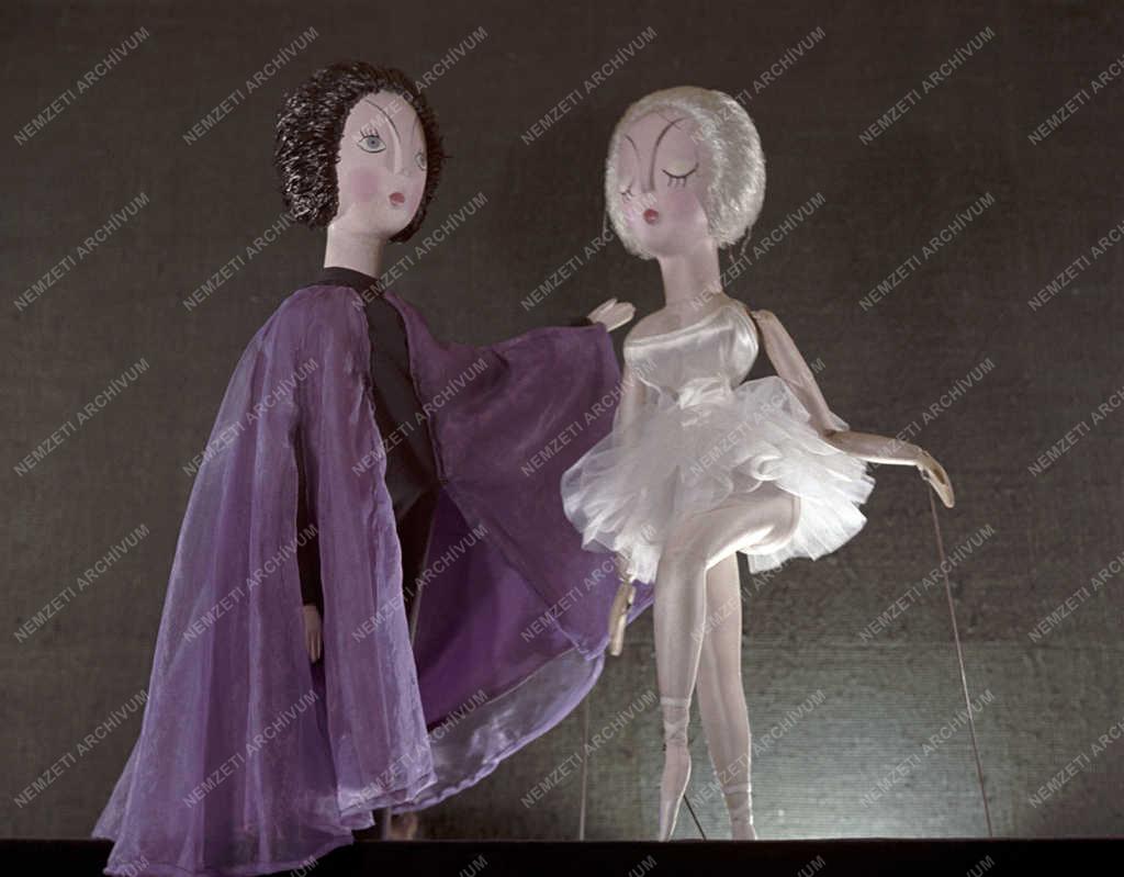 Kultúra - Állami Bábszínház - Bertolt Brecht: A kispolgár hét főbűne