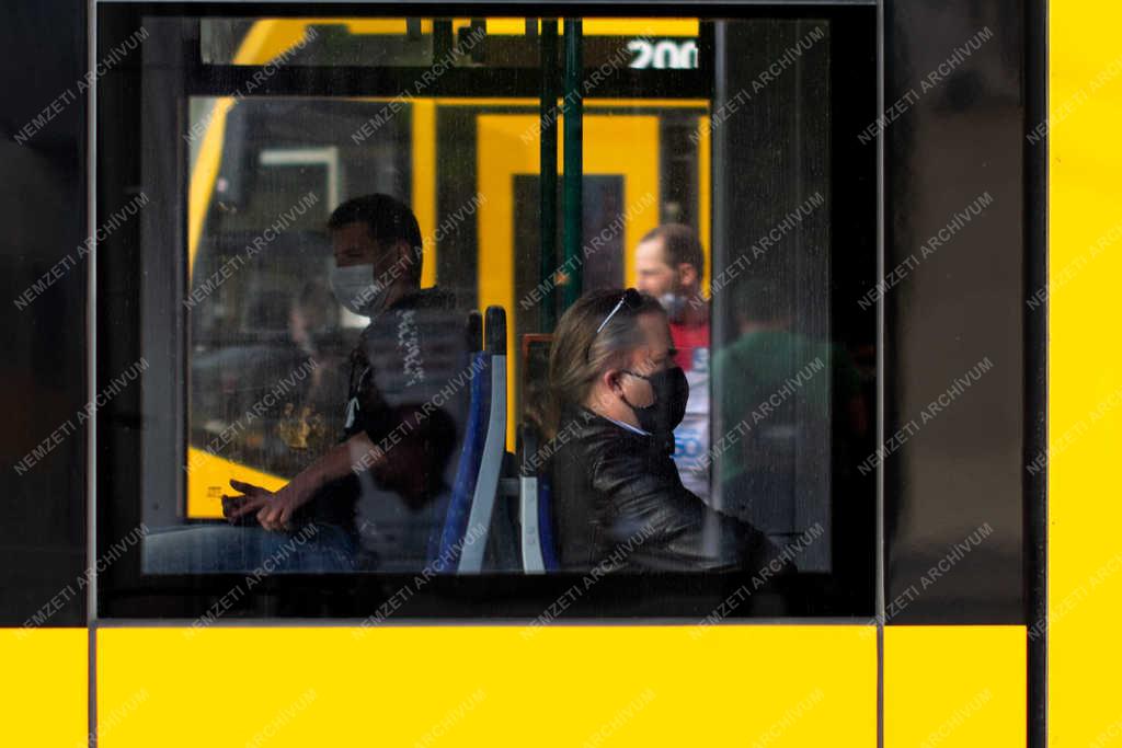 Közlekedés - Budapest - Kötelező védőmaszk használat