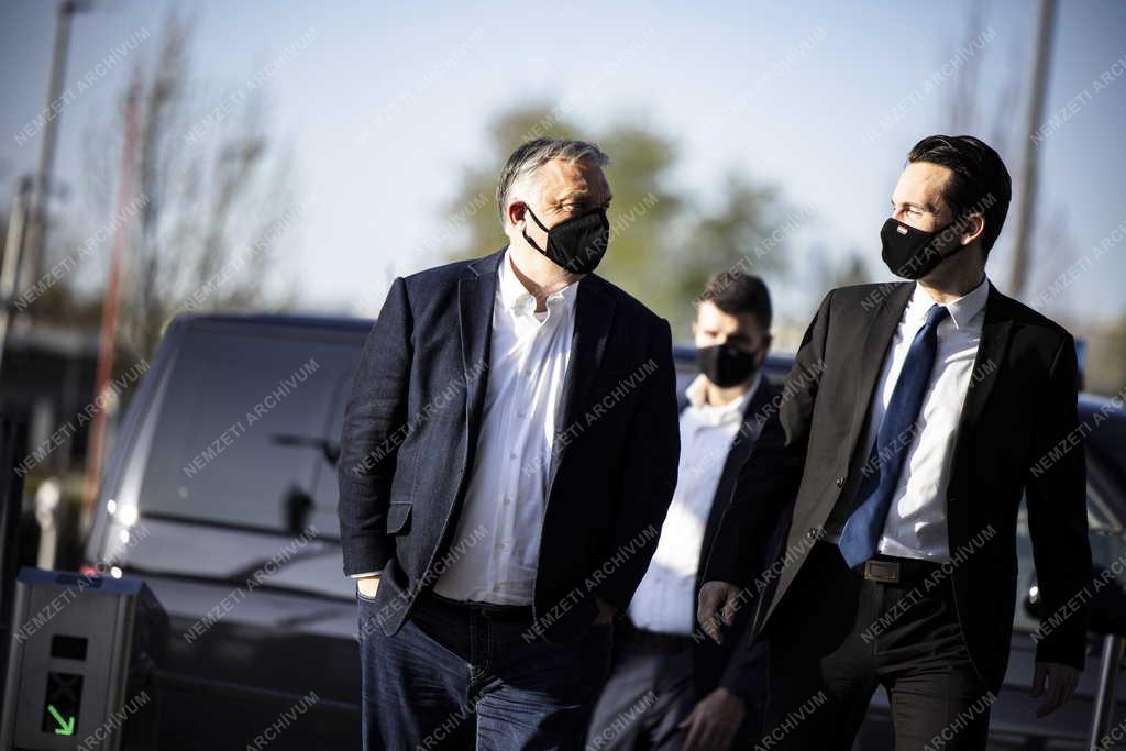 Miniszterelnöki interjú a Kossuth rádióban