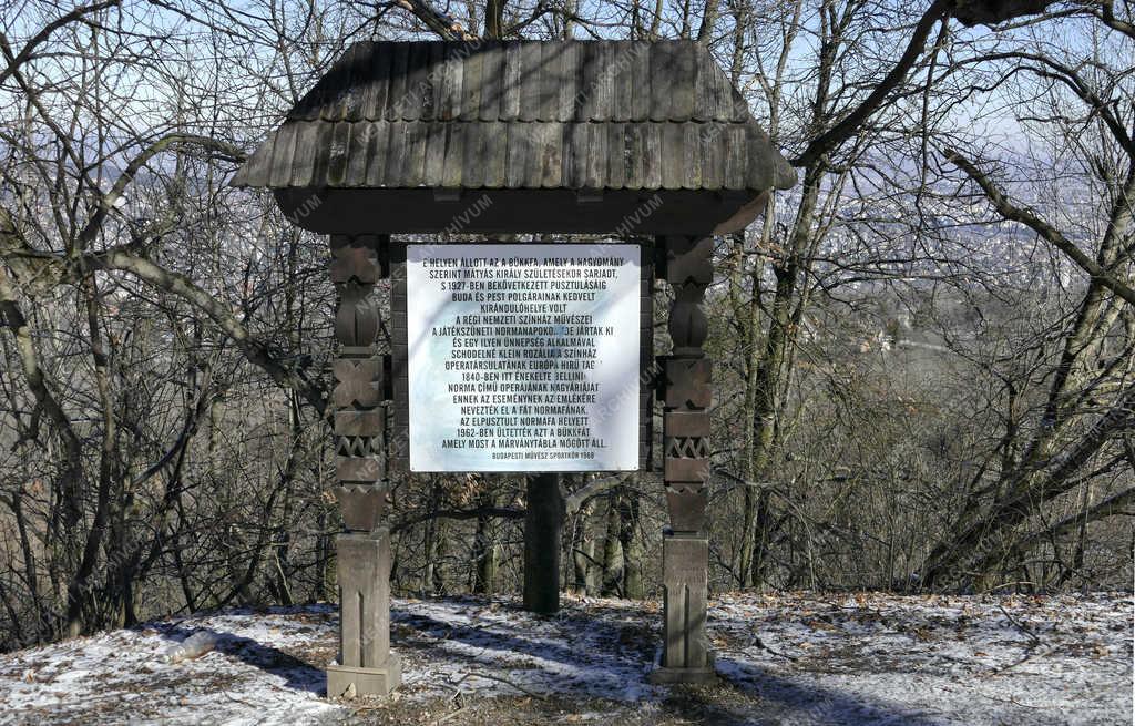 Emlékhely - Budapest - A Normafa emléktáblája