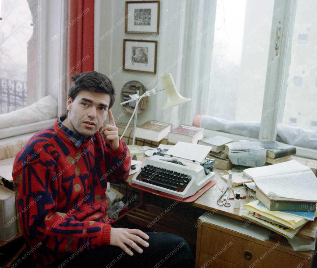 Márton László