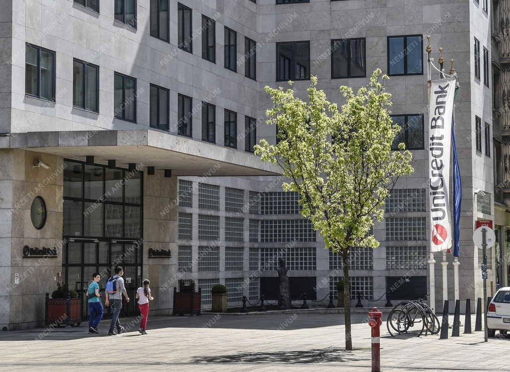 Pénzügy - UniCredit Bank Magyarország székháza