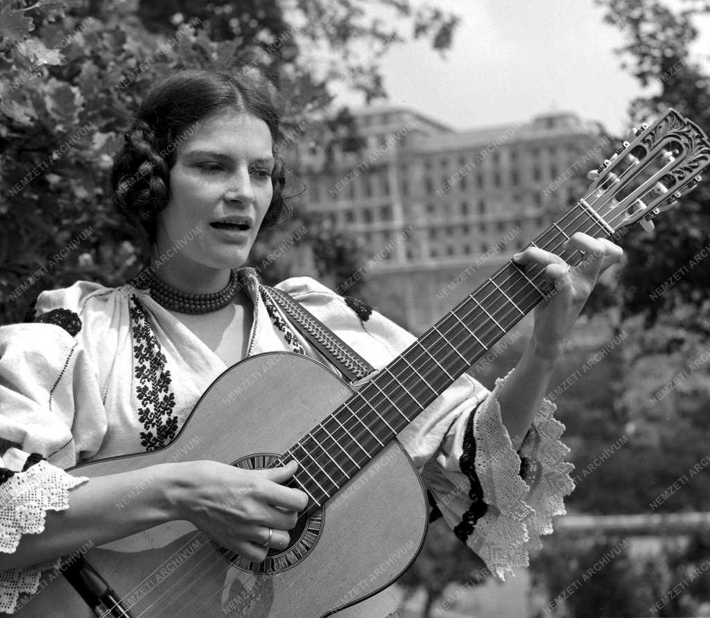 Személy - Zene - Dévai Nagy Kamilla 