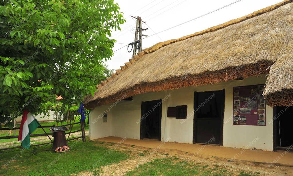 Épület - Magyarszombatfa - Fazekasház