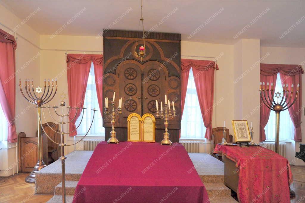 Kultúra - Győr - Múzeum az egykori győri zsinagógában