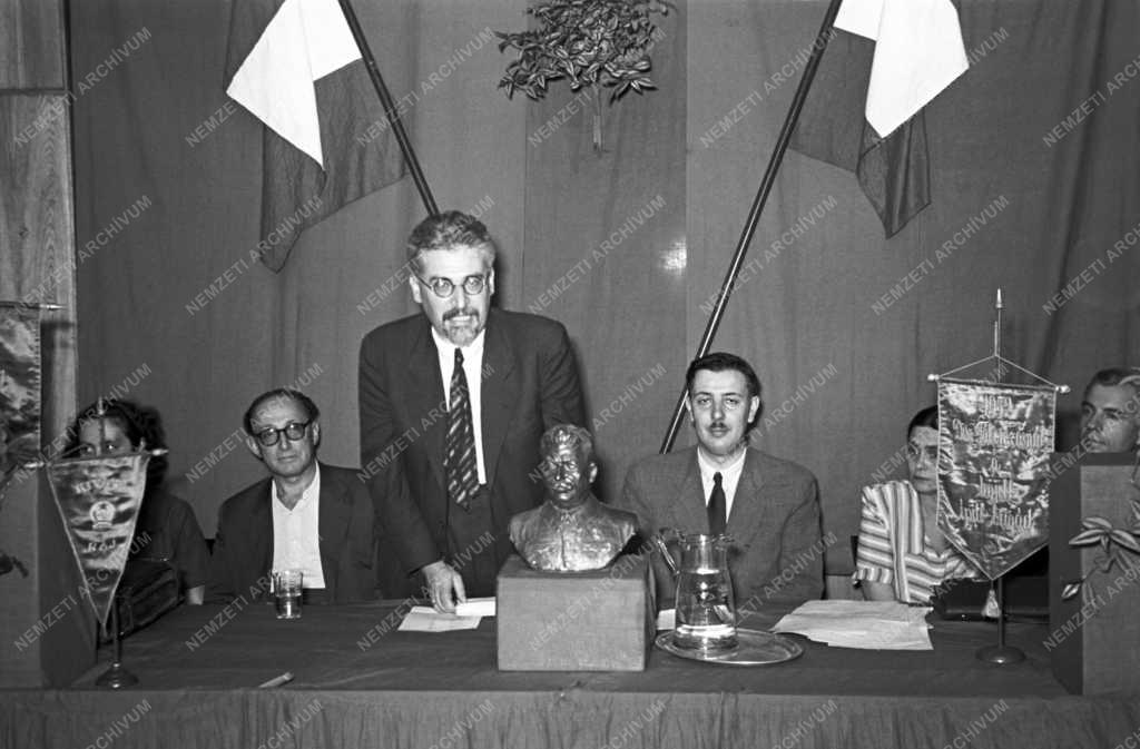 Kultúra - Tanévnyitó a Lenin Intézetben