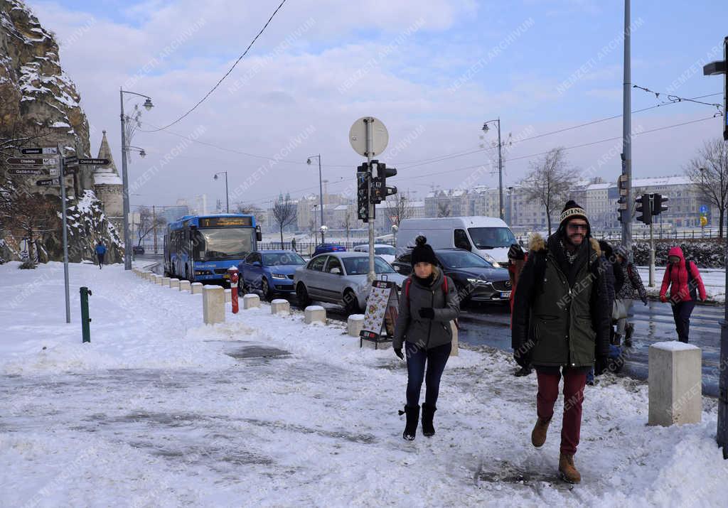 Időjárás - Budapest - Havas Szent Gellért tér