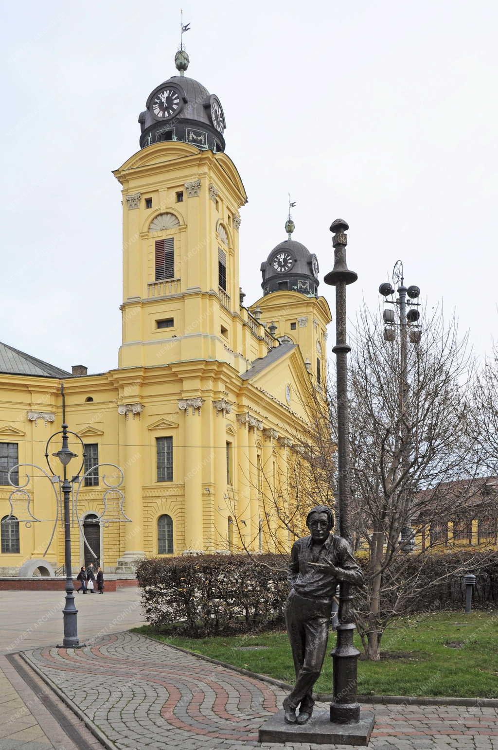 Emlékmű - Szabó Lőrinc-szobor - Református Nagytemplom -Debrecen