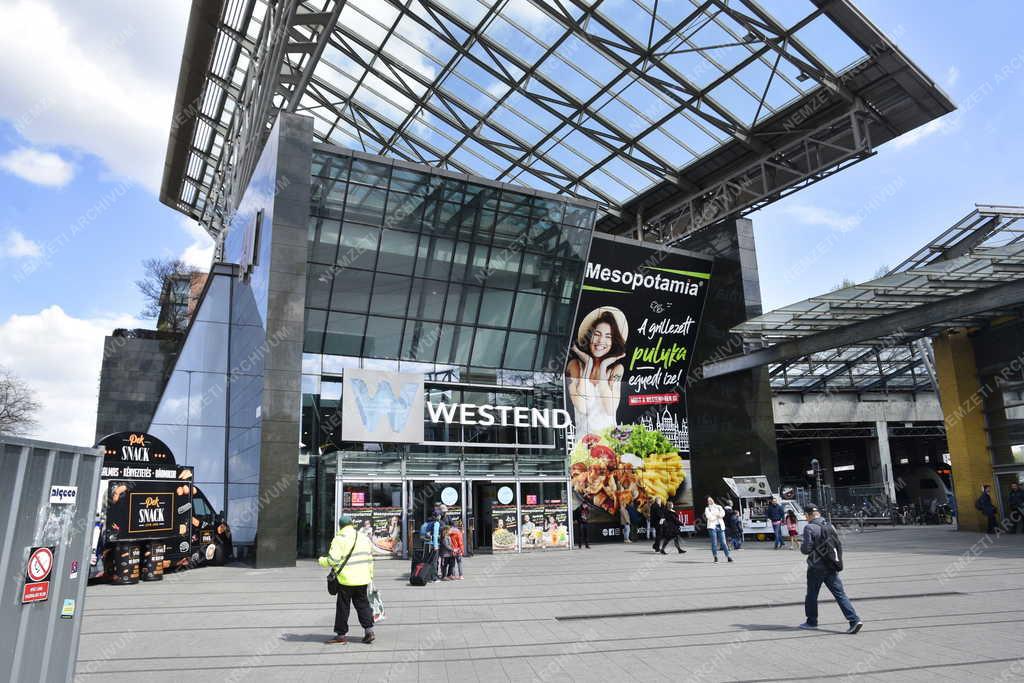 Kereskedelem - Budapest - Westend
