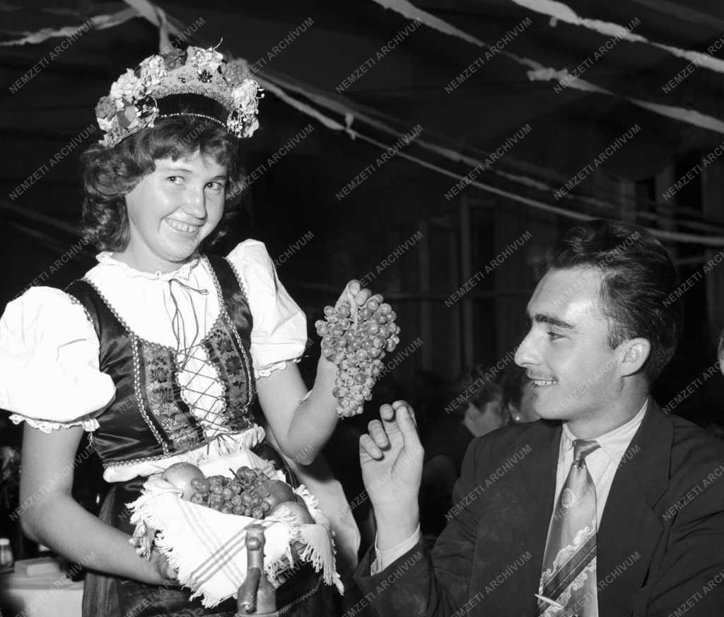 Évforduló - Szüreti bál az államosítás 10. évfordulóján