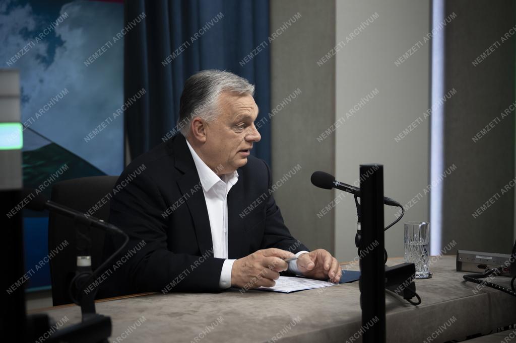 Miniszterelnöki interjú a Kossuth rádióban