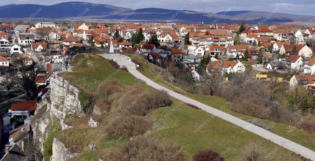 Városkép - Veszprém- Panoráma a Szent Benedek-heggyel