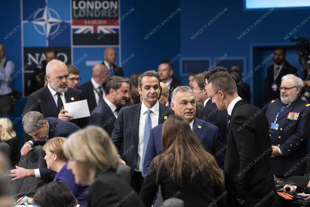 Orbán Viktor a londoni NATO-csúcson