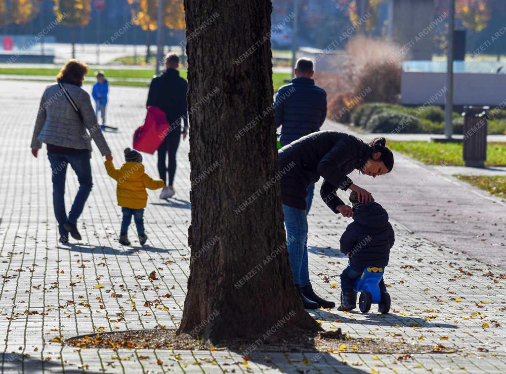 Szabadidő - Debrecen - Pihenők a Nagyerdőben