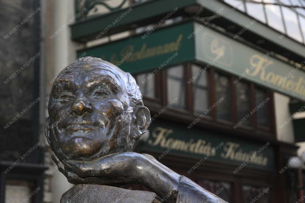 Városkép - Budapest - Nagymező utca a pesti Broadway