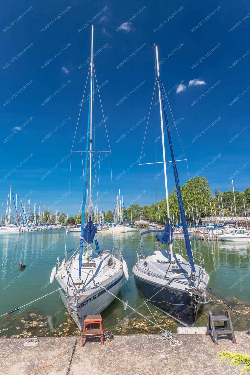 Tájkép - Balatonföldvár - Vitorláshajók 