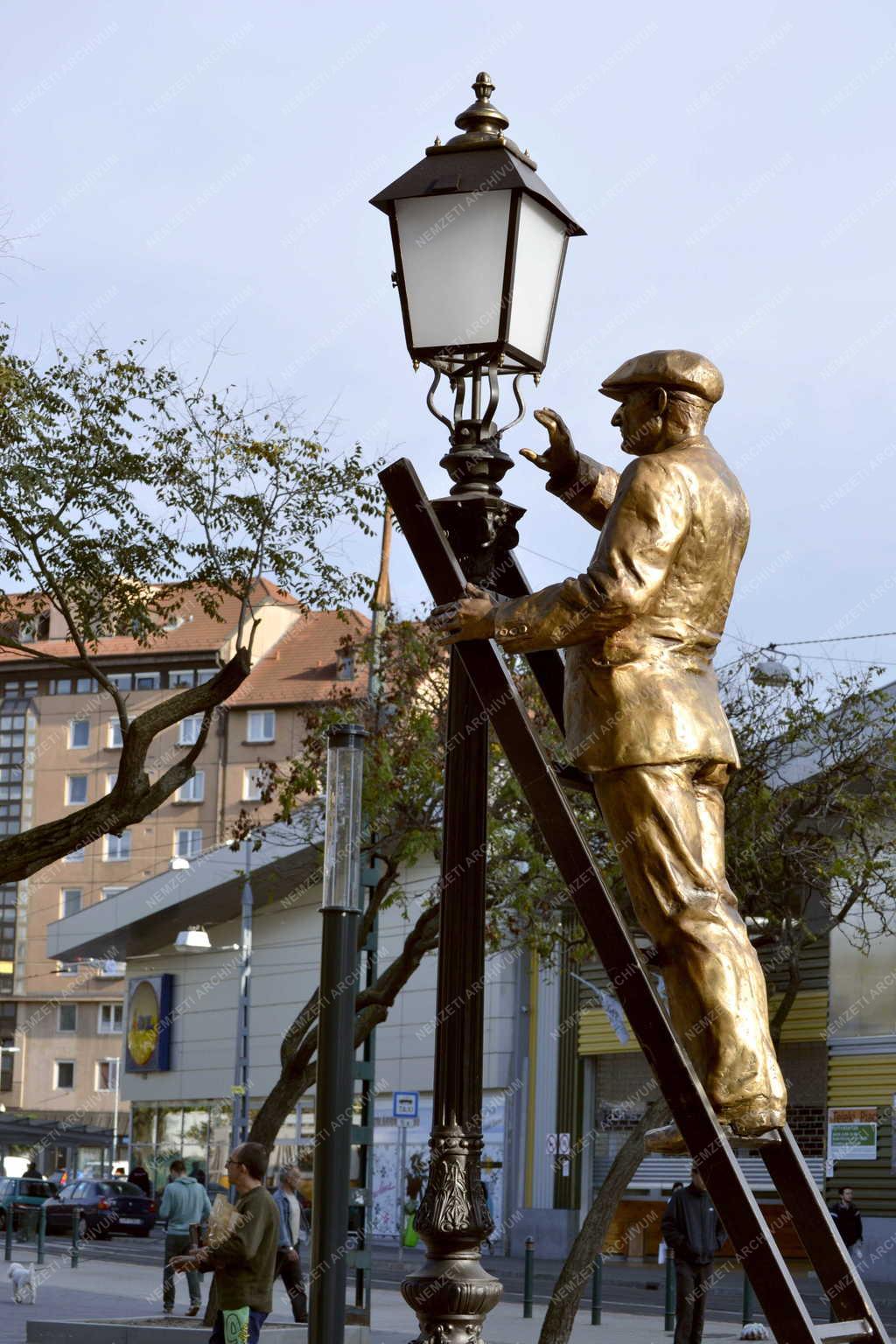 Műalkotás - Budapest - Lámpagyújtó szobor