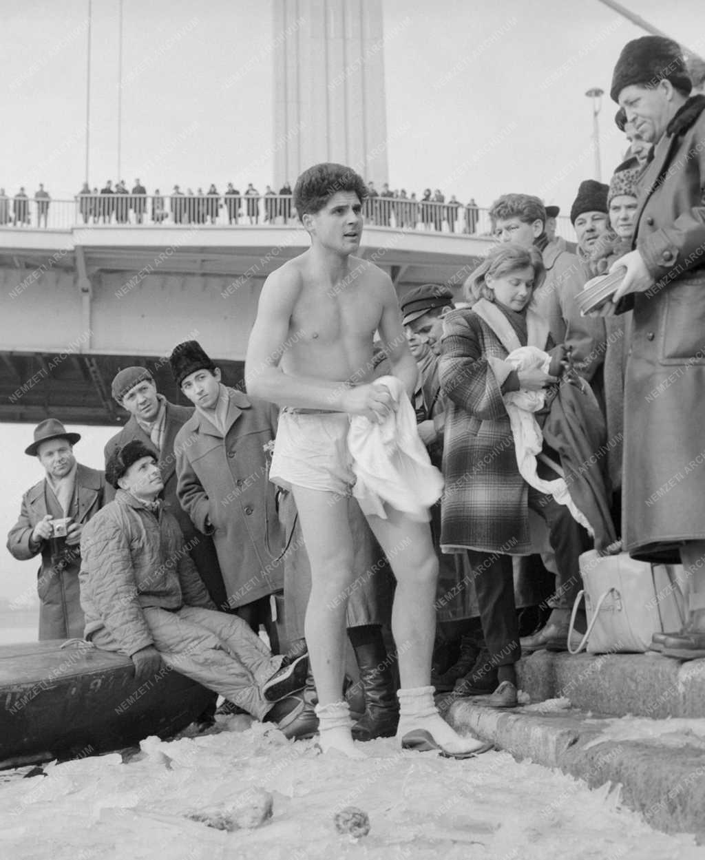 Sport - Szabadidő - Schirilla György sportoló Duna átúszása