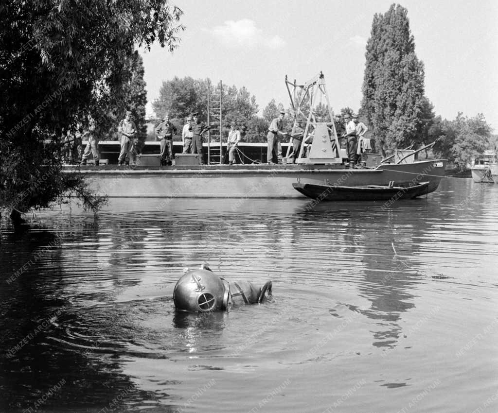 Fegyveres erők - A Magyar Néphadsereg nehézbúvár kiképzése