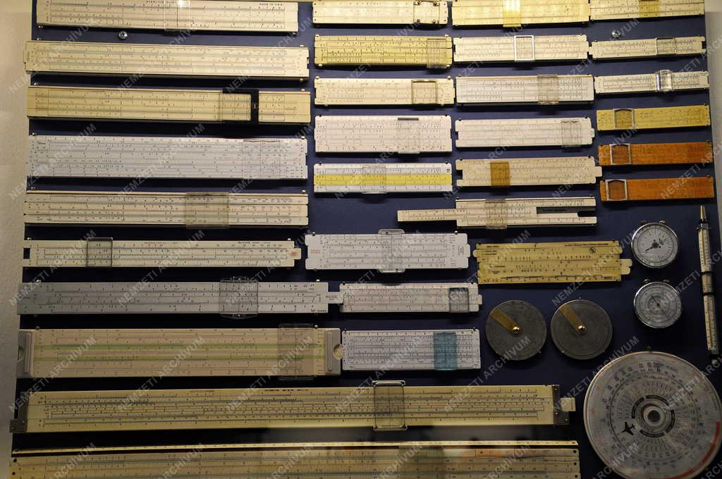 Kultúra - Tudomány - Információtechnológia fejlődését bemutató kiállítás Óbudán