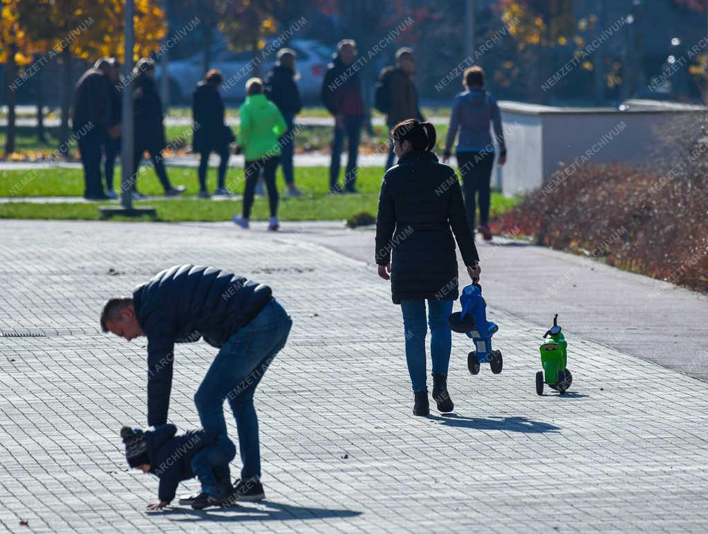 Szabadidő - Debrecen - Pihenők a Nagyerdőben