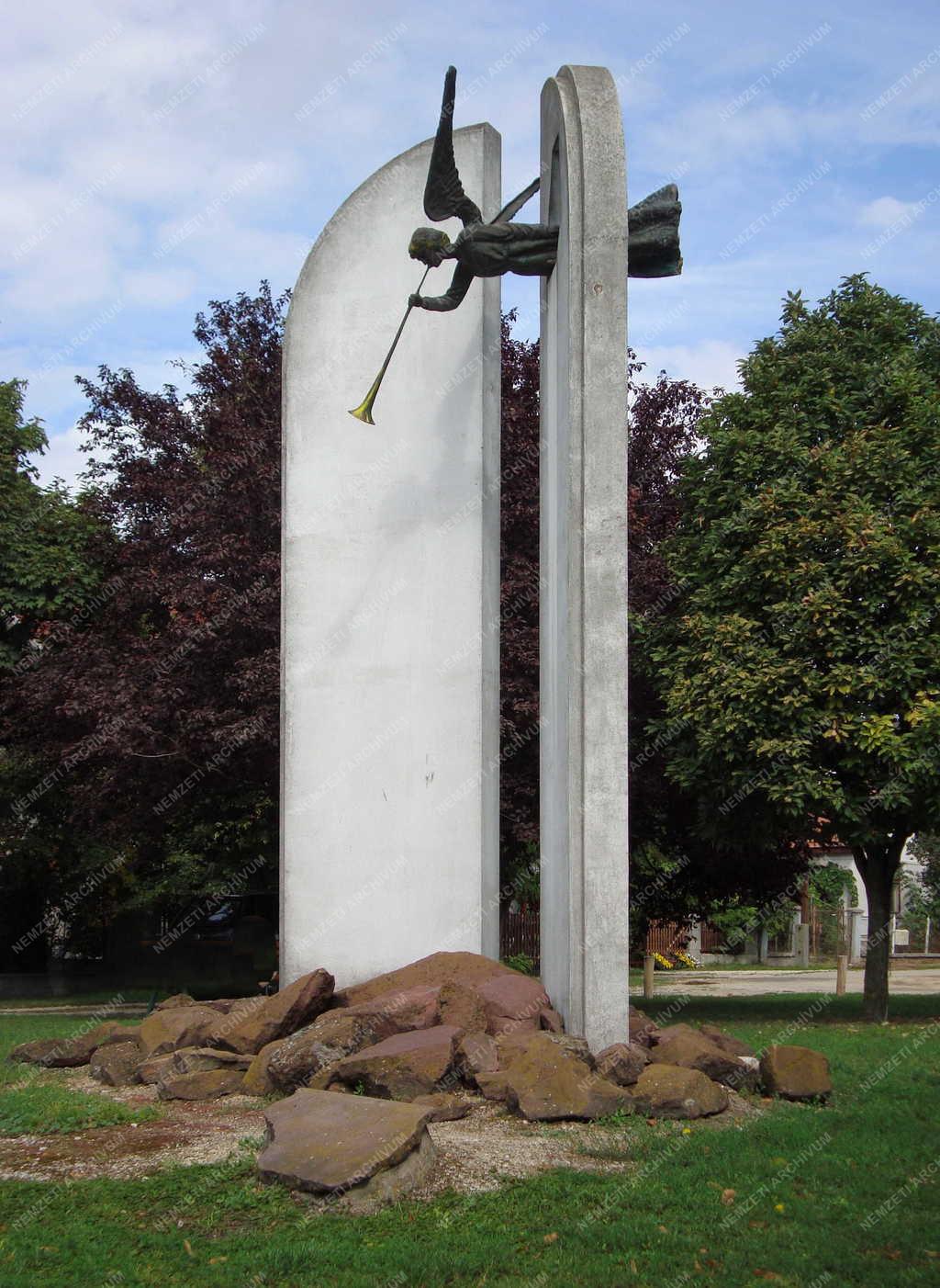 Emlékmű - Balatonfőkajár - II. világháborús emlékmű 