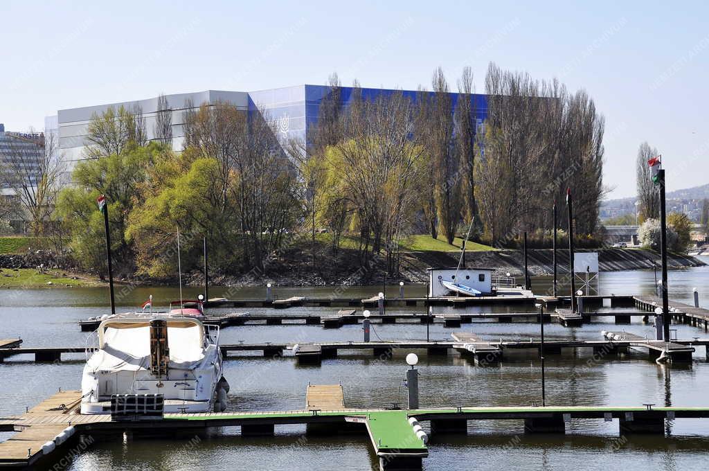 Városkép - Budapest - Marina parti ingatlanok