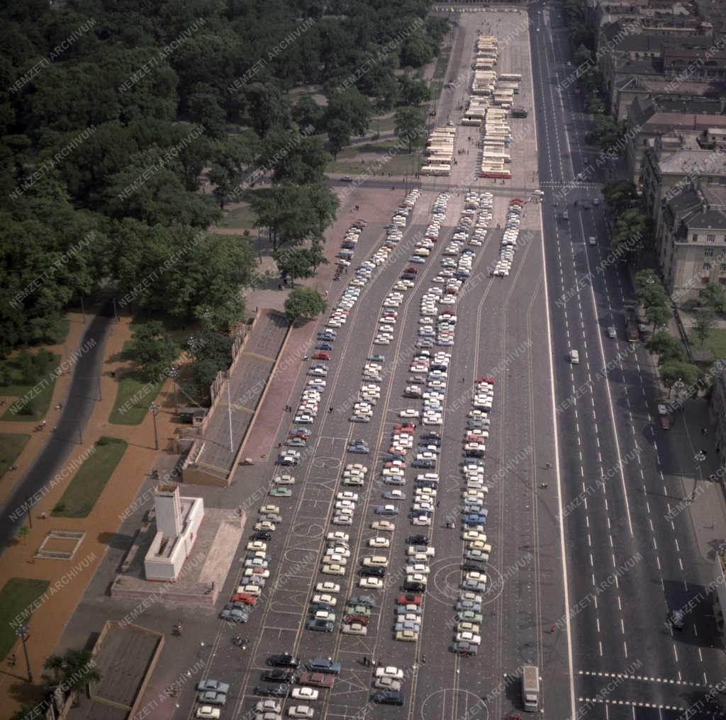 Városkép - Budapest - Dózsa György út - Felvonulási tér