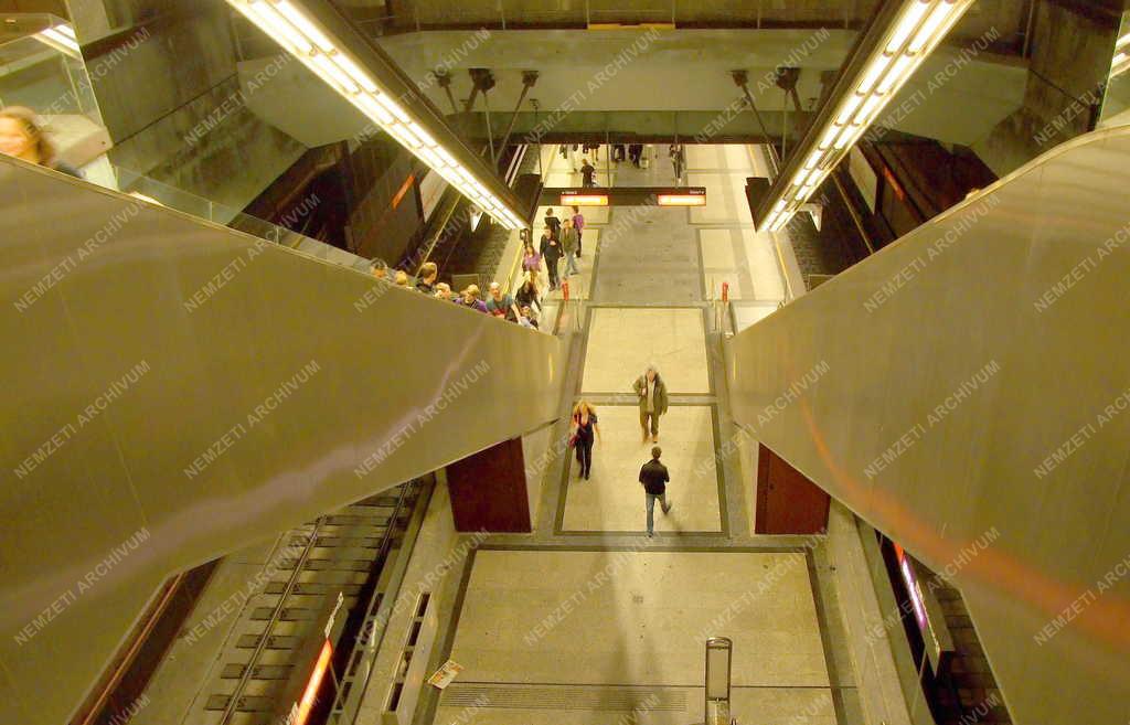 Táj, város - Ausztria - Közlekedés - Metró