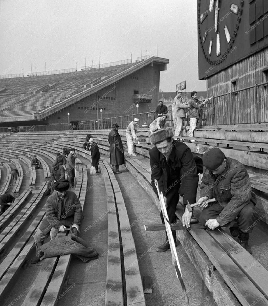 Sportlétesítmény - Takarítják a Népstadiont