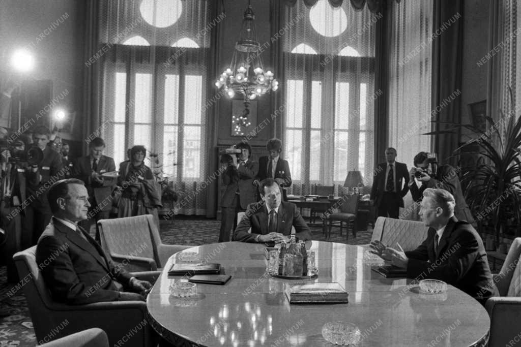 Külkapcsolat - George Bush amerikai alelnök Budapesten