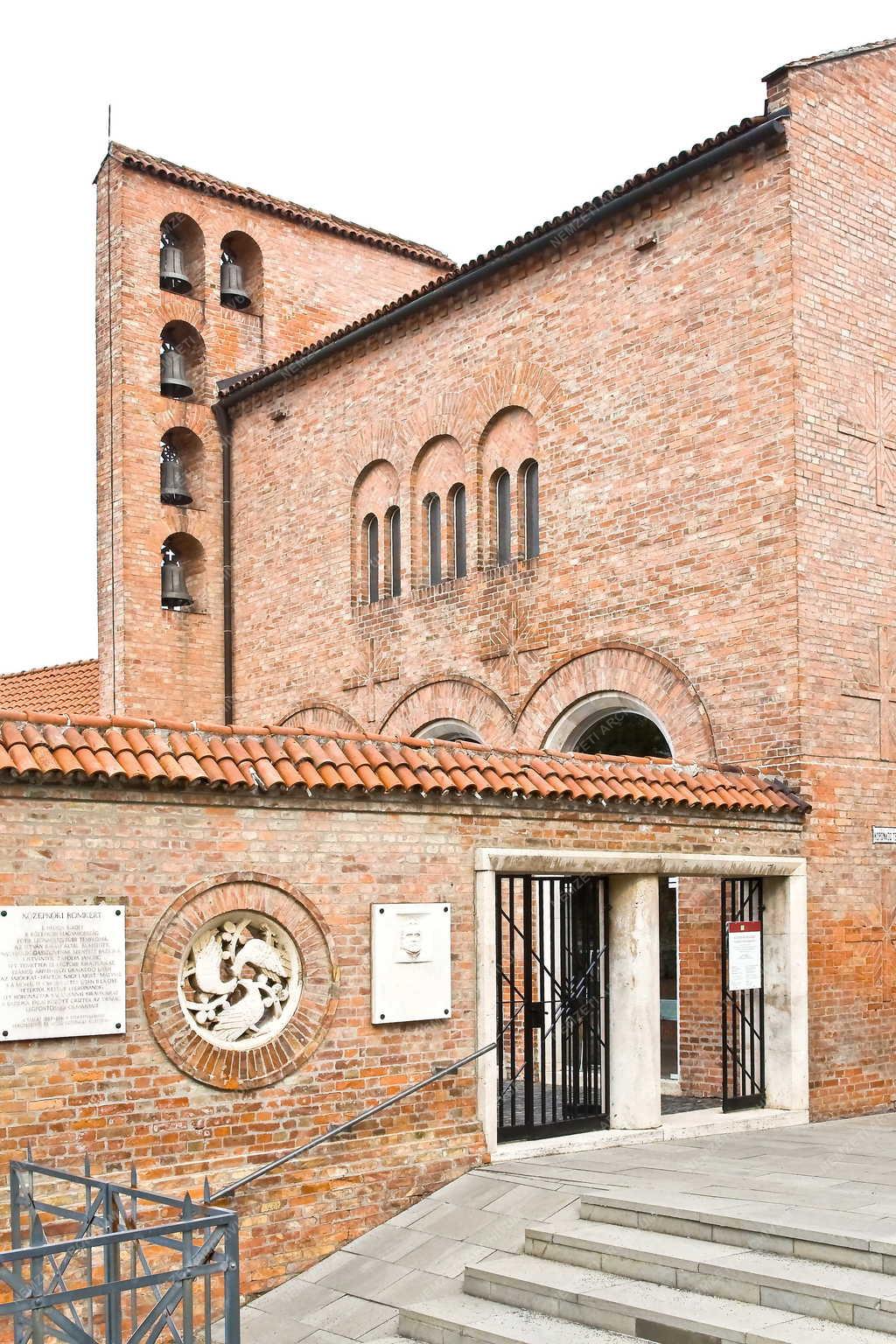 Nemzeti Emlékhely - Székesfehérvár - Középkori Romkert