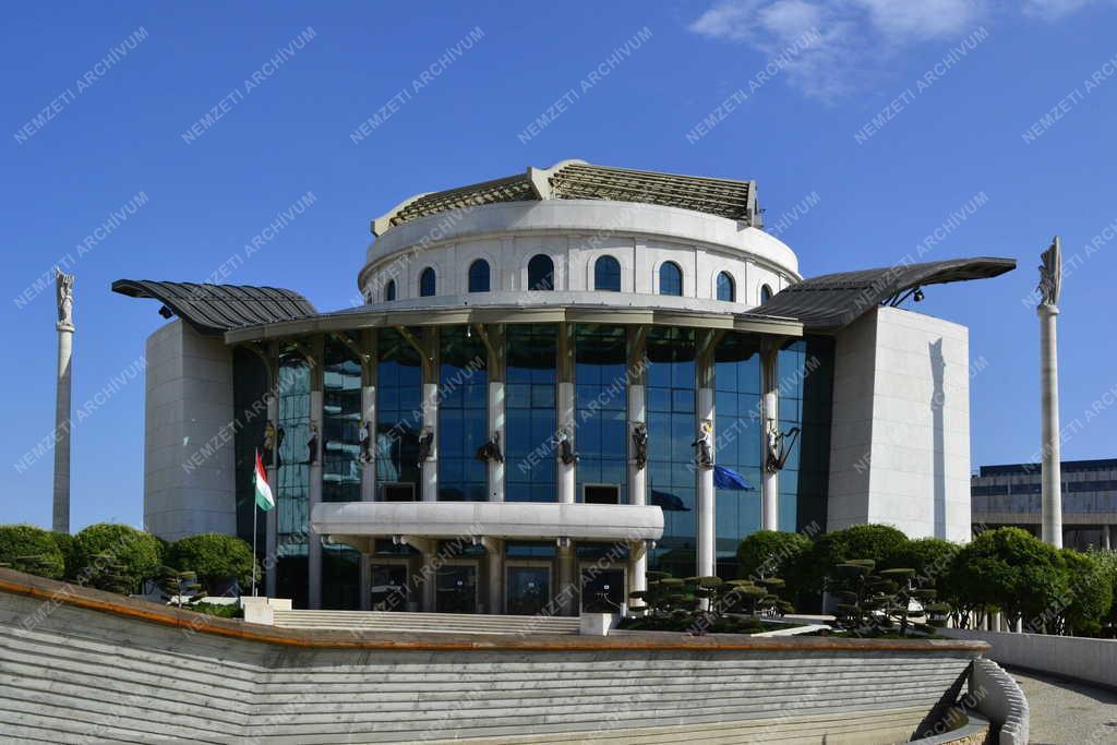 Épület - A Nemzeti Színház