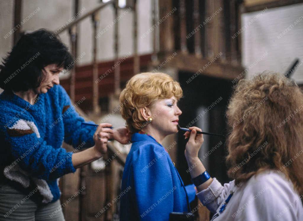 Kultúra - TV-film - Földi kacaj