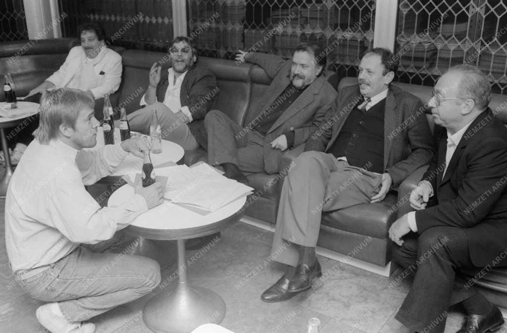 Kultúra - Rádió - A Hócipő nyilvános szerkesztőségi értekezlete