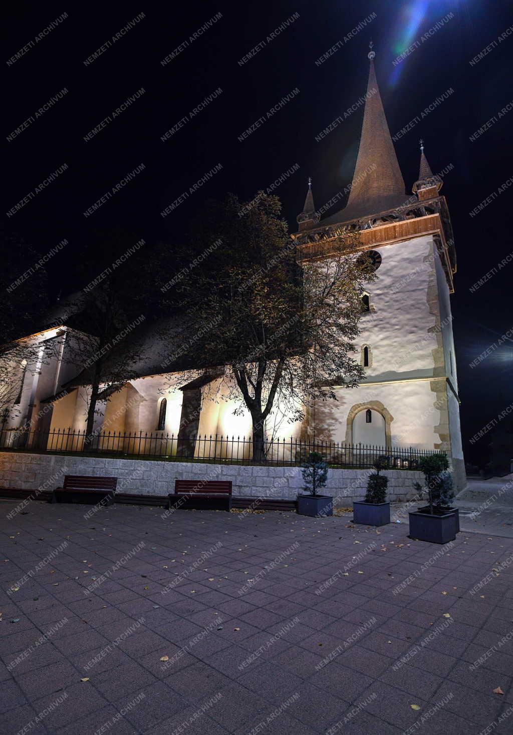 Egyház - Románia - Felújították a bánffyhunyadi református templomot