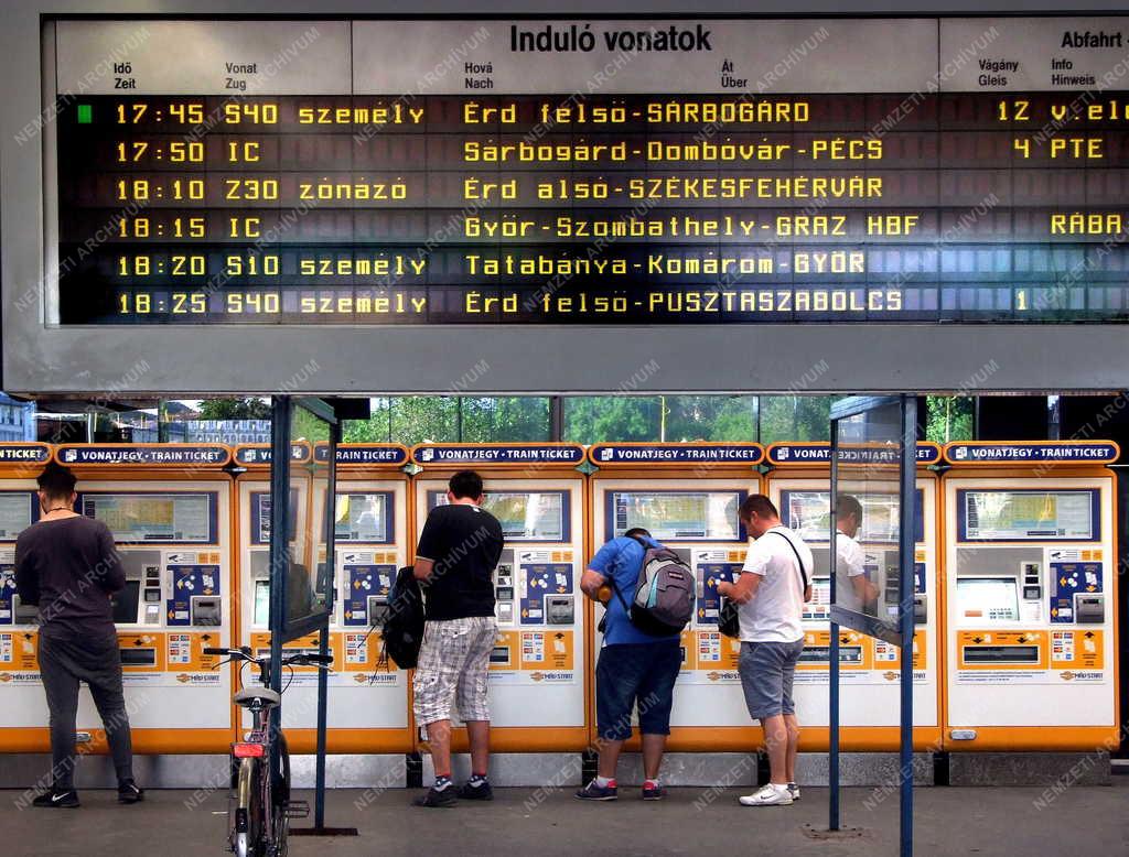 Közlekedés - Budapest - Számítógépes jegykiadó automata