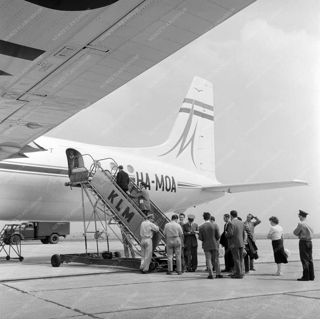 Közlekedés - Malév Il-18V repülőgép