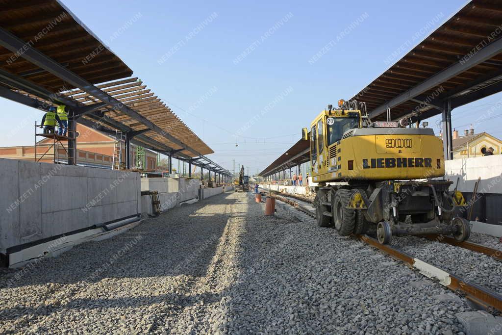 Felújítás - Vác - Megújul a váci vasútállomás